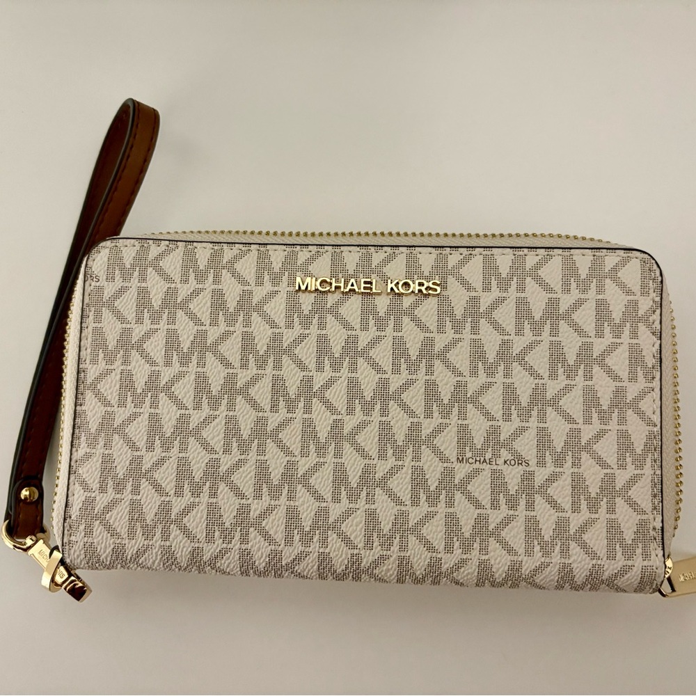 Michael Kors Jet Set Travel Large
Logo Continental Wristlet